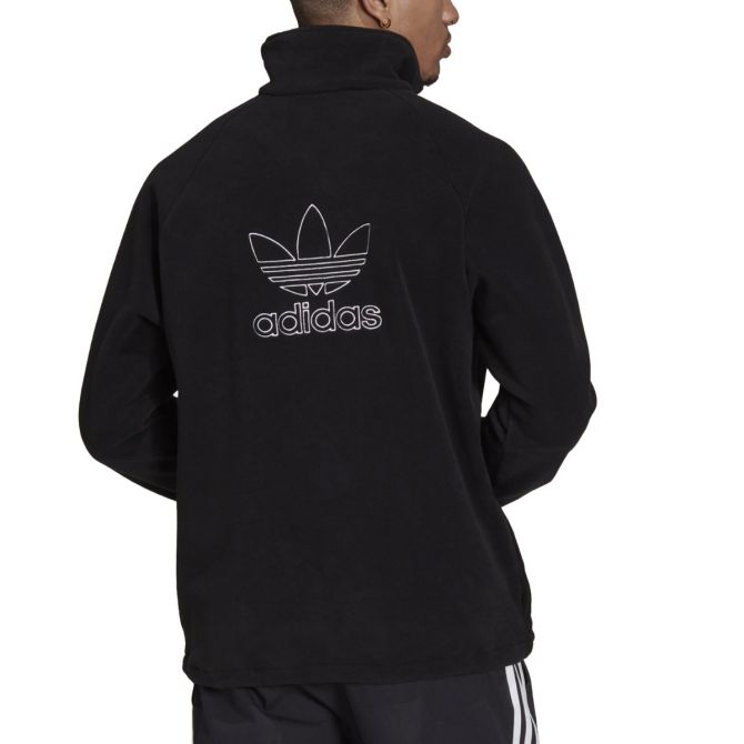 Pile adidas store